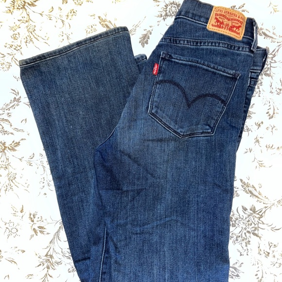 Levis low waisted jeans - Picture 7 of 8
